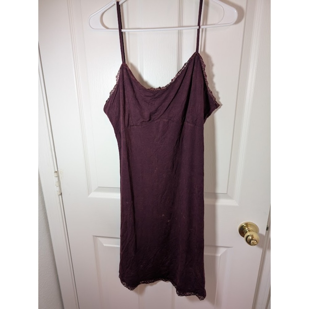 POL Boutique Distressed Burgundy Lace Trim Cami Dress Sleeveless Size Large New‎